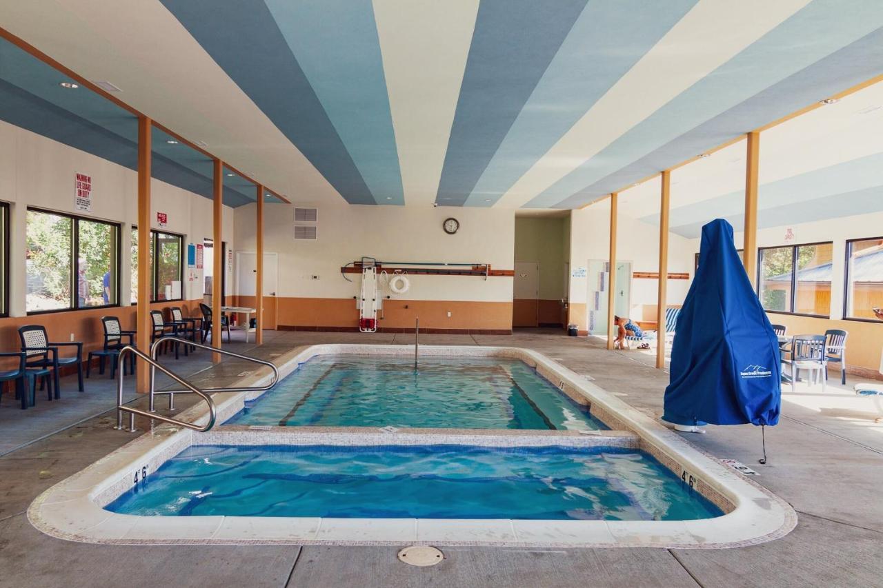 Hot Springs & 2*