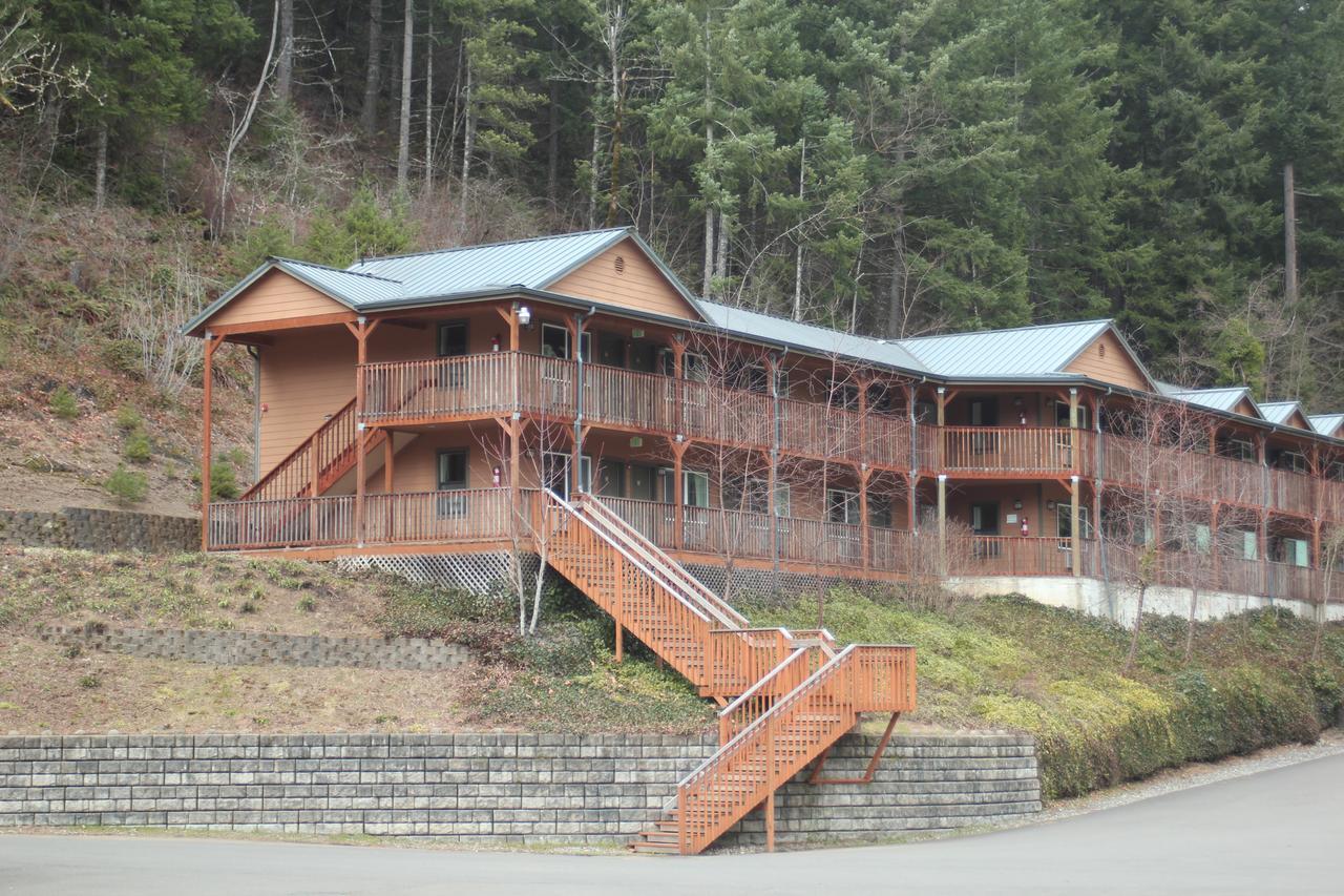 Hot Springs & Hotel 2*