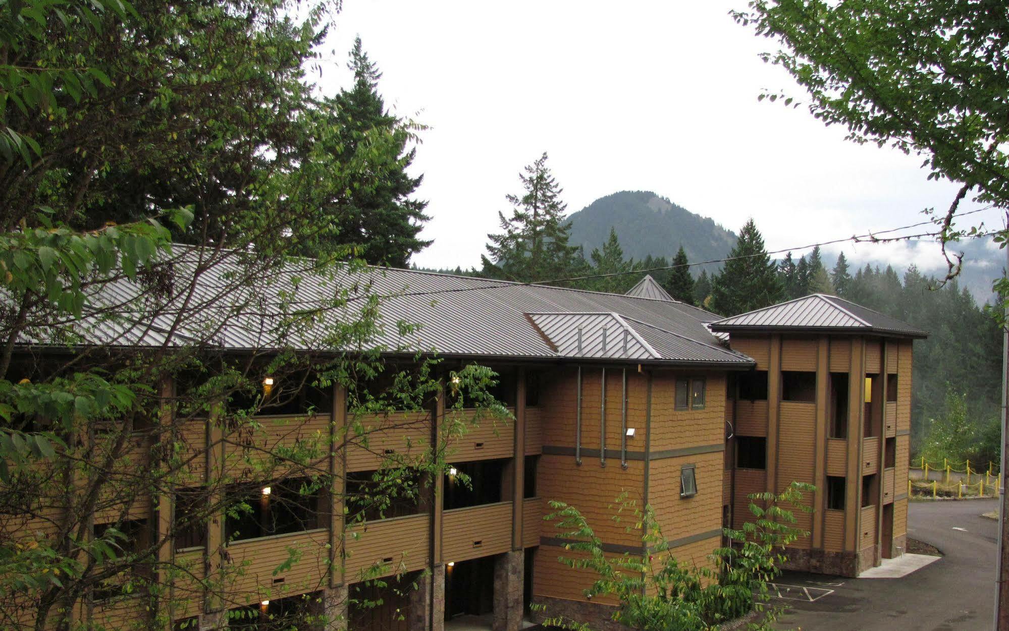 Hot Springs & Hotel 2*